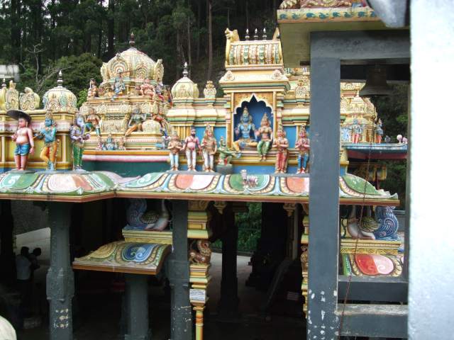 nuwara eliya hindoe tempel onderweg.
